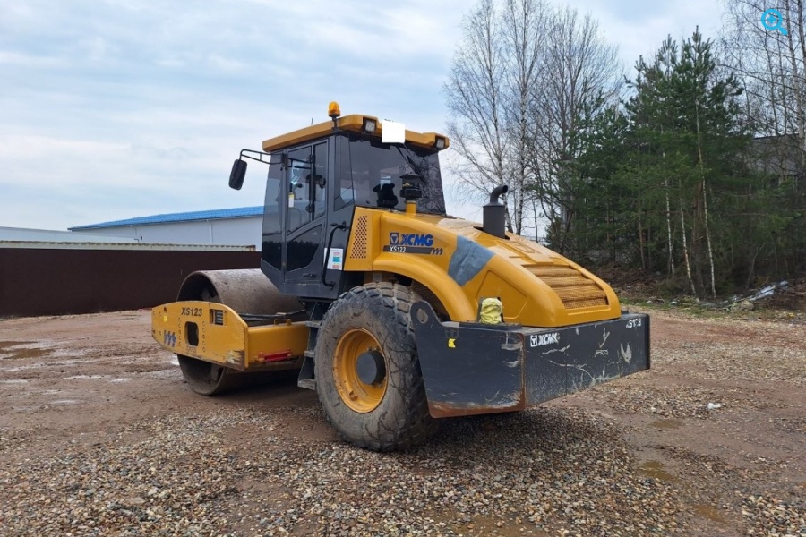 Каток XCMG XS123