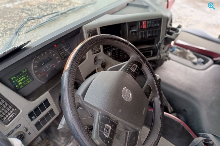Седельный тягач VOLVO FM TRUCK 6x4