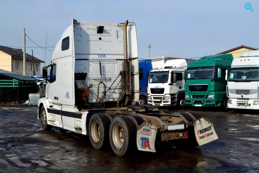 VOLVO VNL64Т