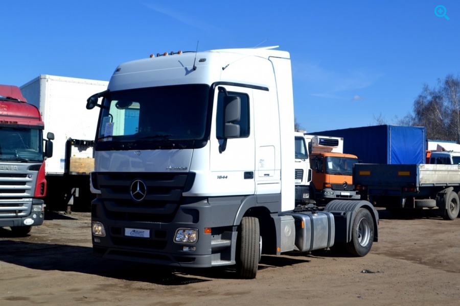 Купить седельный мерседес. Мерседес Актрос 1844. Mercedes-Benz Actros 1844 LS. 2017 Г.. Китайский грузовой тягач седельный Мерседес. Куплю нижнюю часть бампера на Мерседес седельный тягач 1844 1993 гв.