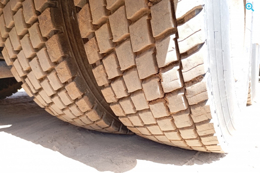 Сцепка седельный тягач Man TGA 26.413 и Полуприцеп зерновоз KRONE SDP27