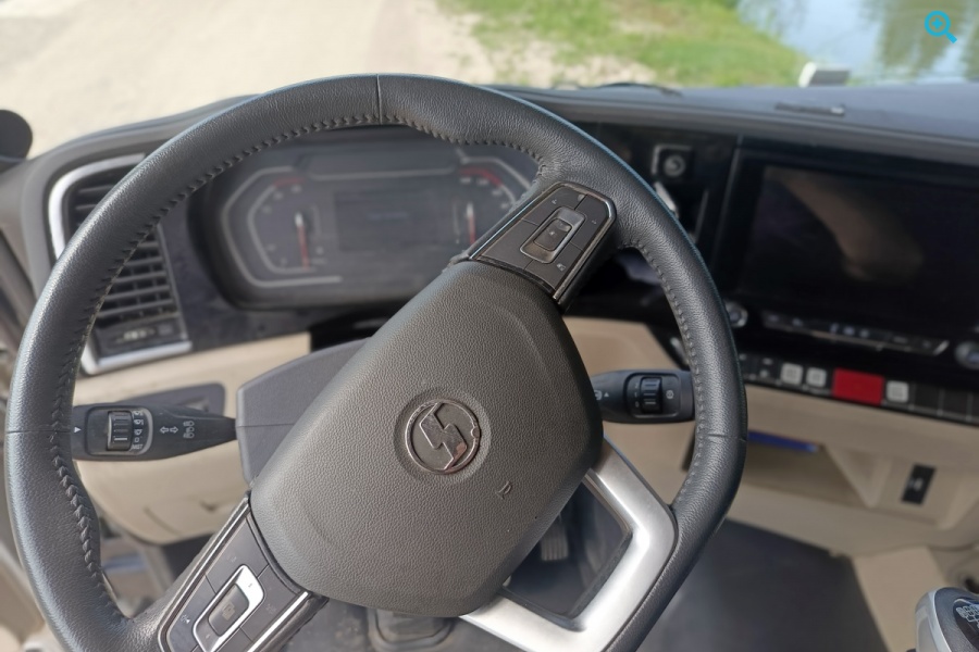 Shacman SX42584V324