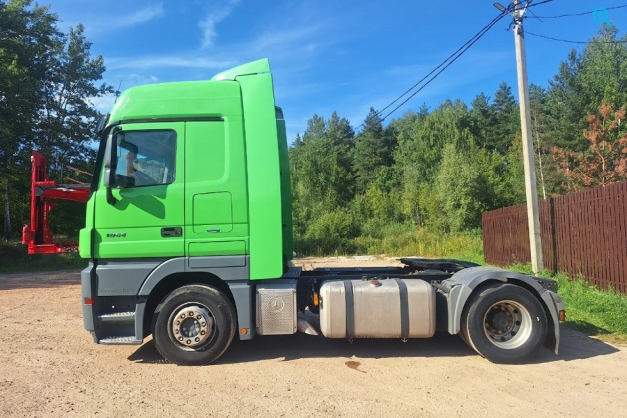 Mercedes-Benz  Actros 1844 (Mega space)