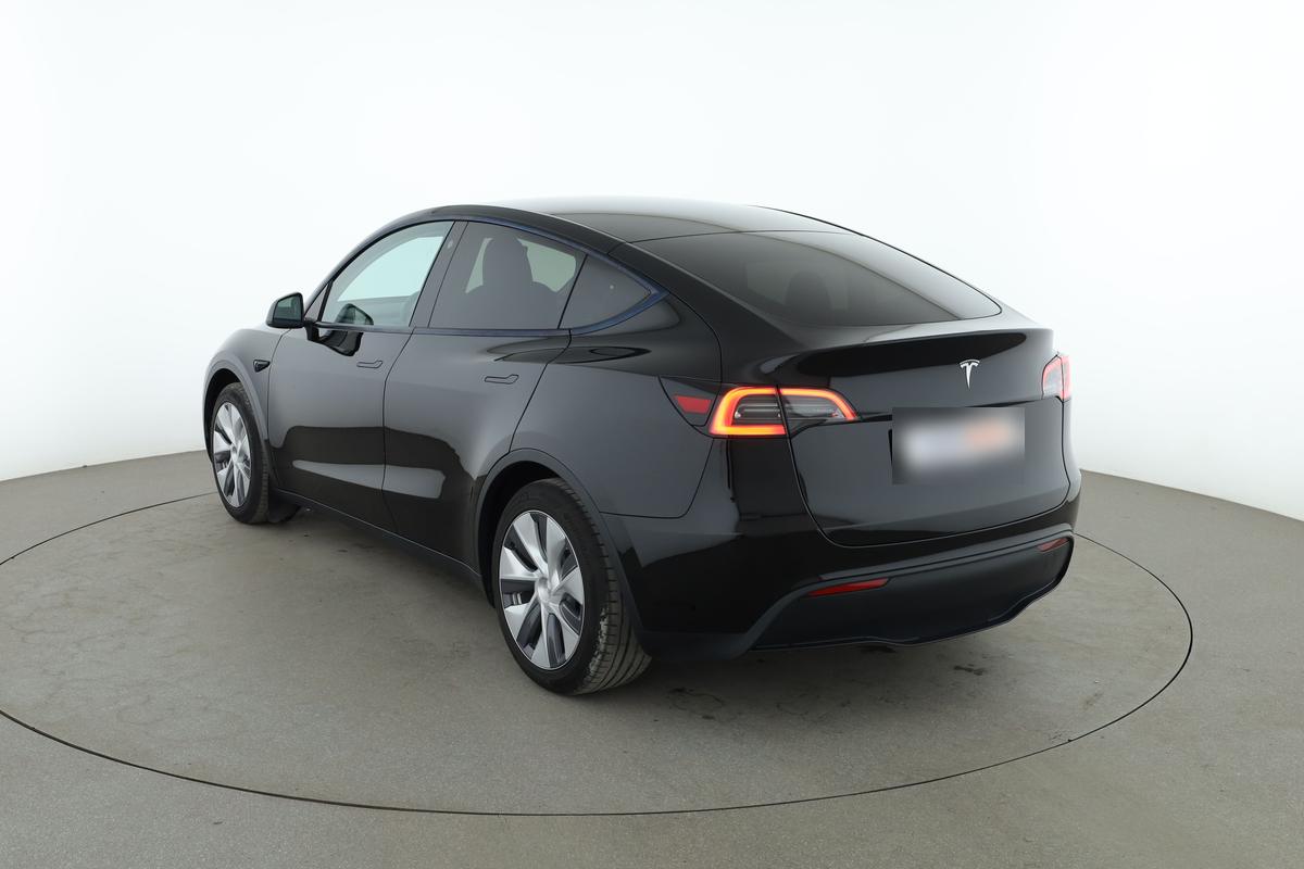 Tesla Model Y Standard Range, фото 3
