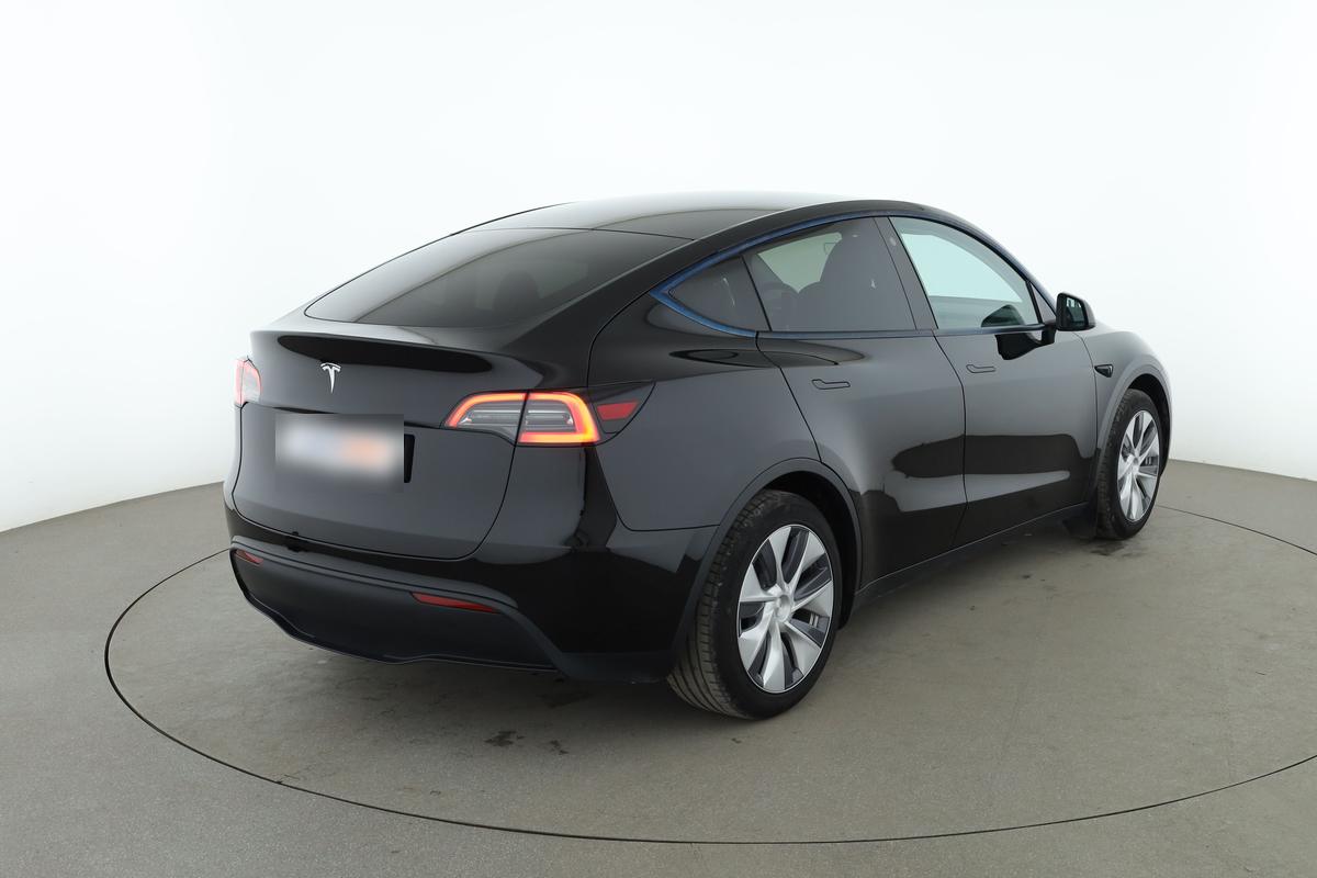 Tesla Model Y Standard Range, фото 5