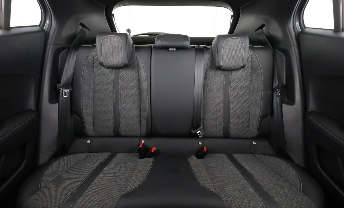 Peugeot 2008 1.2 PureTech Allure, фото 14