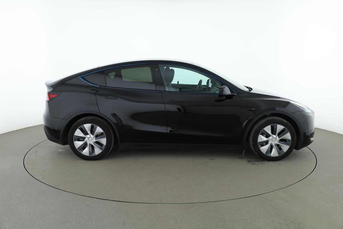 Tesla Model Y Standard Range, фото 6