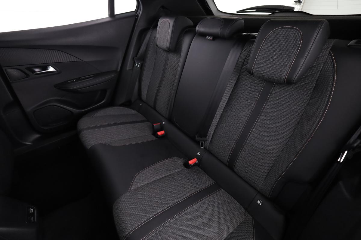 Peugeot 2008 1.2 PureTech Allure, фото 13