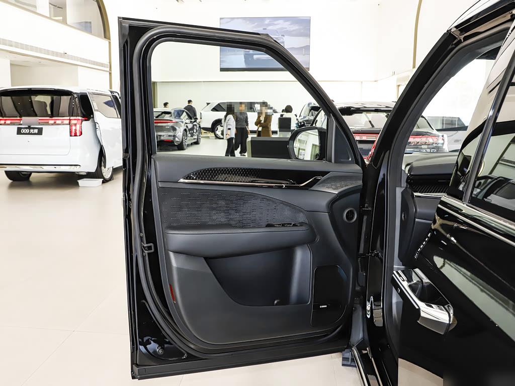 Zeekr 009 7-seat AWD 108 kWh, фото 20