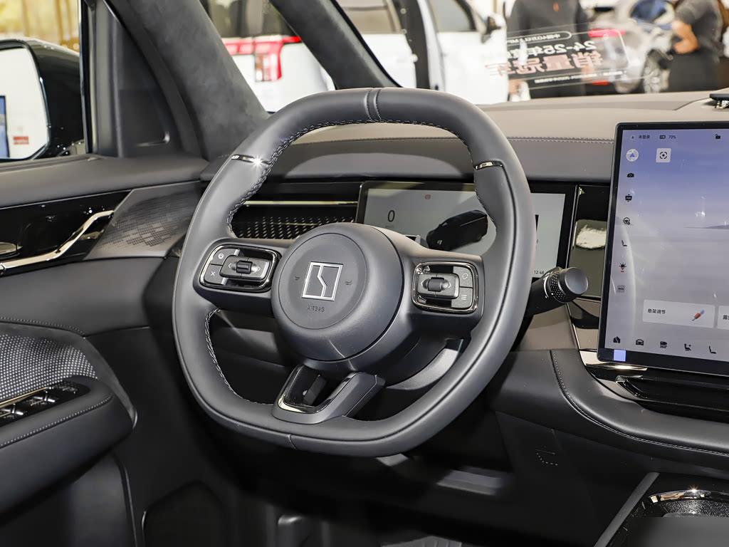 Zeekr 009 7-seat AWD 108 kWh, фото 16