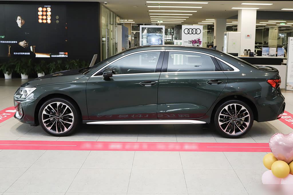 Audi A3L Sedan 35 TFSI Premium Luxury, фото 5