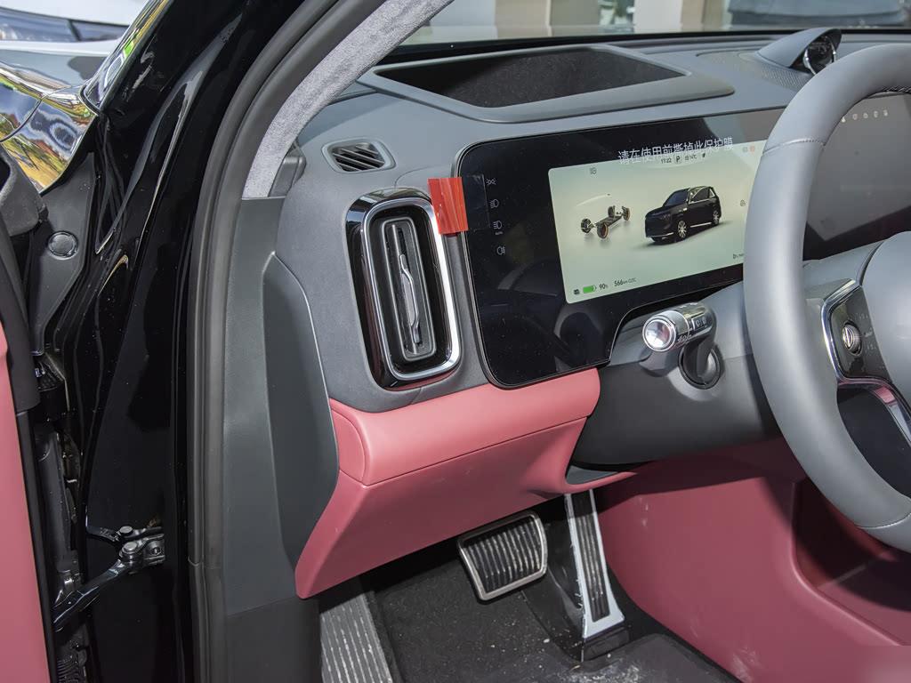 AITO M8 EV Max+ 6-seat AWD 192-line LiDAR, фото 13