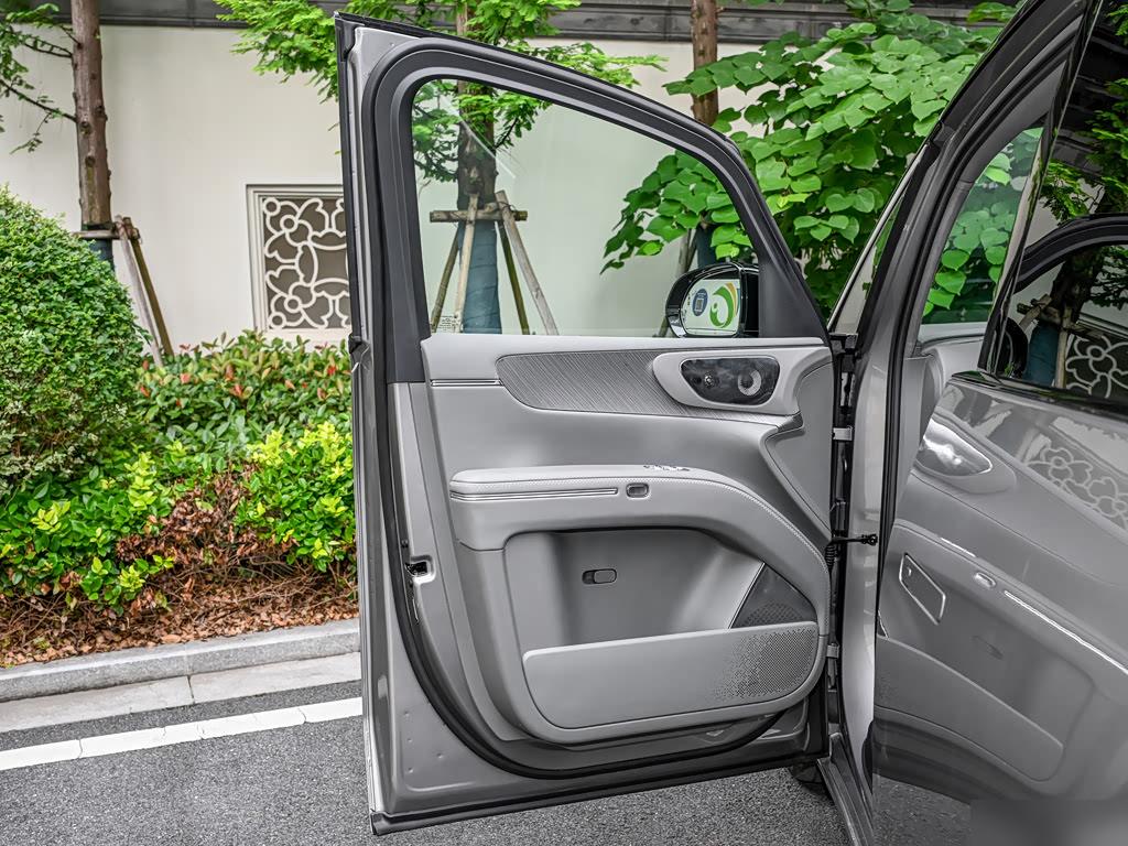 Leapmotor D99 EV 700 Flagship, фото 20