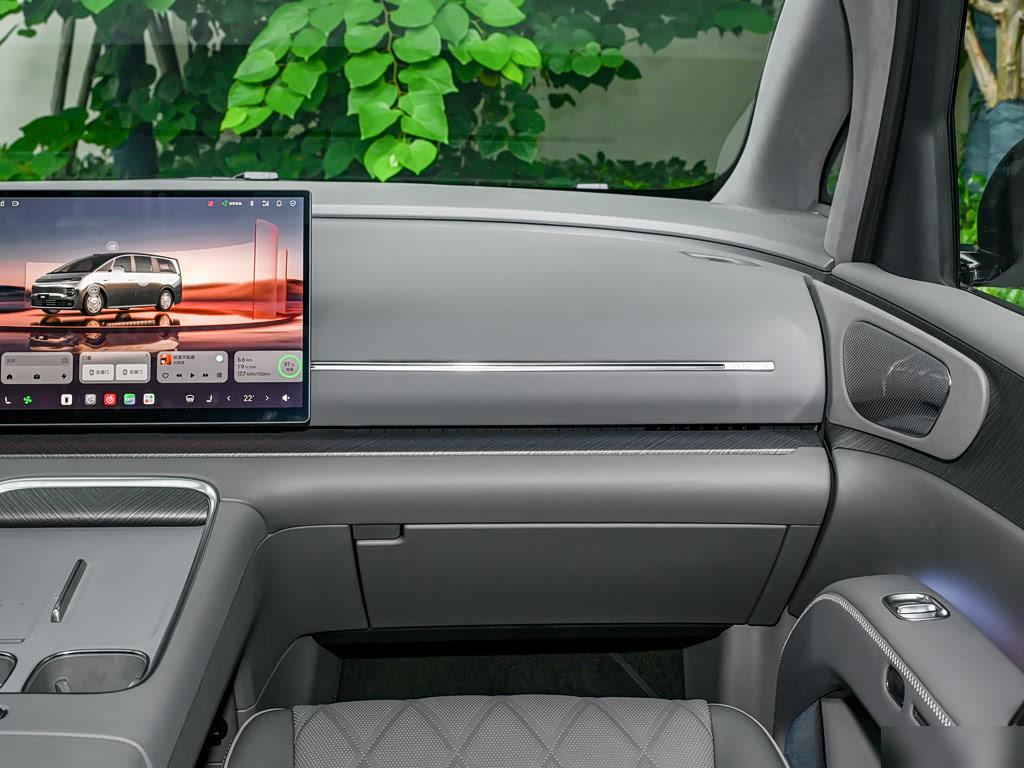 Leapmotor D99 EV 700 Flagship, фото 13