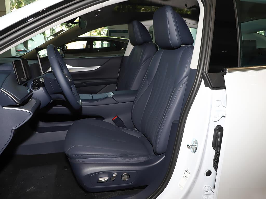 Buick Electra L7 EREV Premium, фото 19
