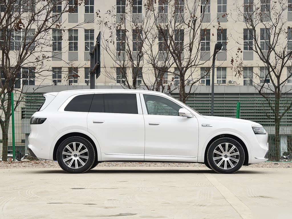 AITO M8 EV Max+ 5-seat AWD 192-line LiDAR, фото 9