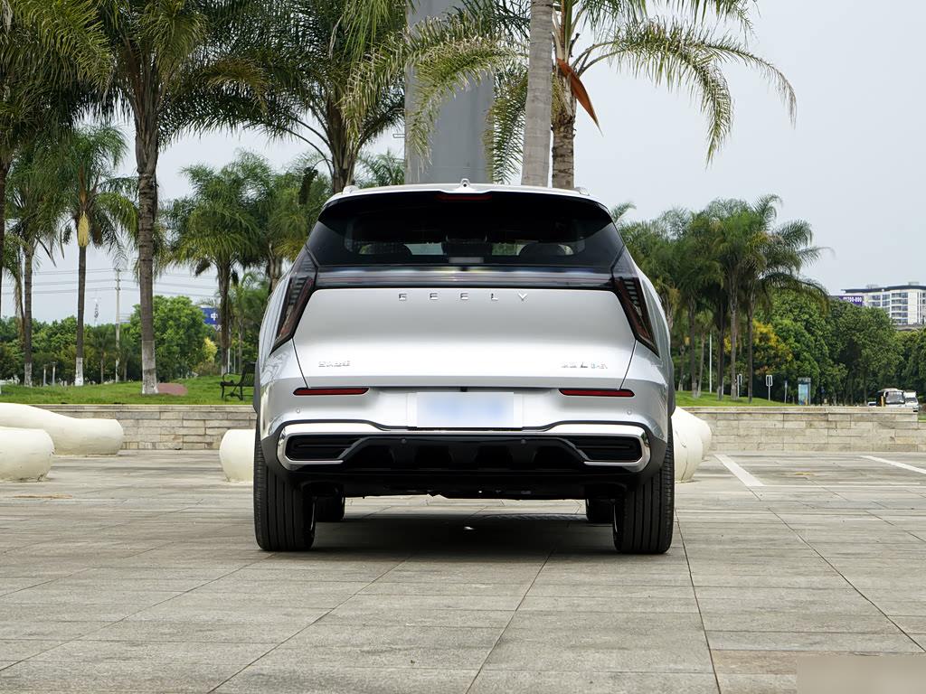 Geely Atlas 1.5TD i-HEV, фото 7
