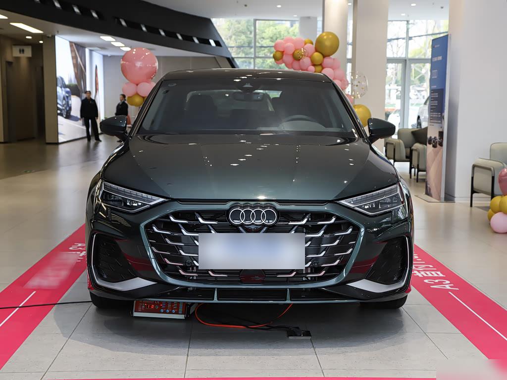 Audi A3L Sedan 35 TFSI Premium Luxury, фото 3