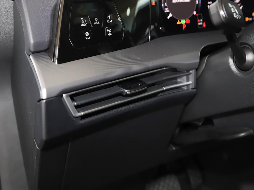 Volkswagen Golf 300TSI Pro, фото 17