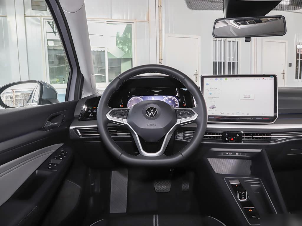 Volkswagen Golf 300TSI Pro, фото 11