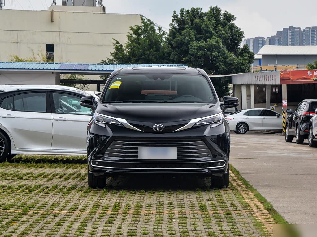 Toyota Sienna 2.5L Hybrid AWD Luxury, фото 3