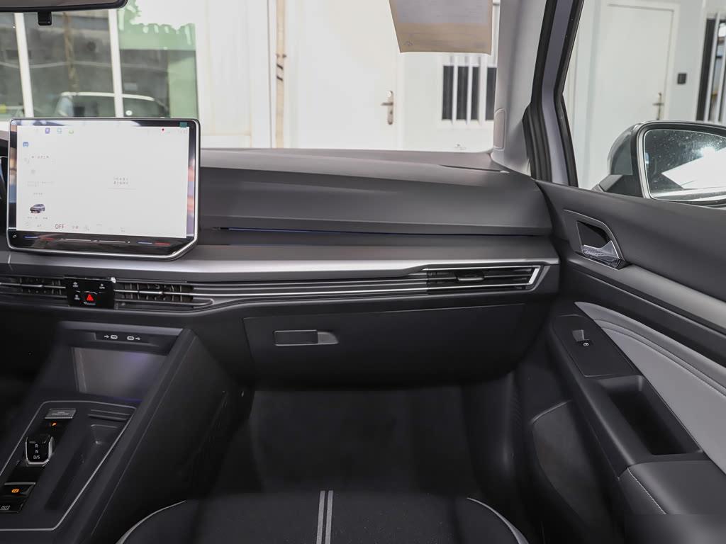 Volkswagen Golf 300TSI Pro, фото 13