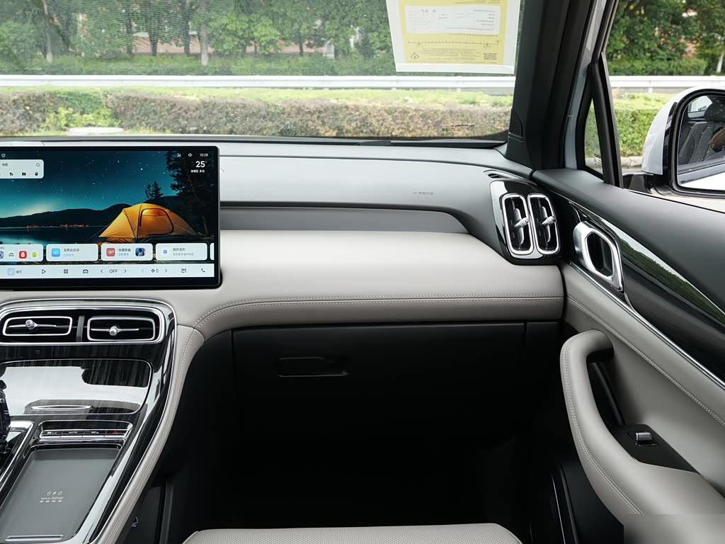 Geely Atlas 1.5TD i-HEV, фото 13
