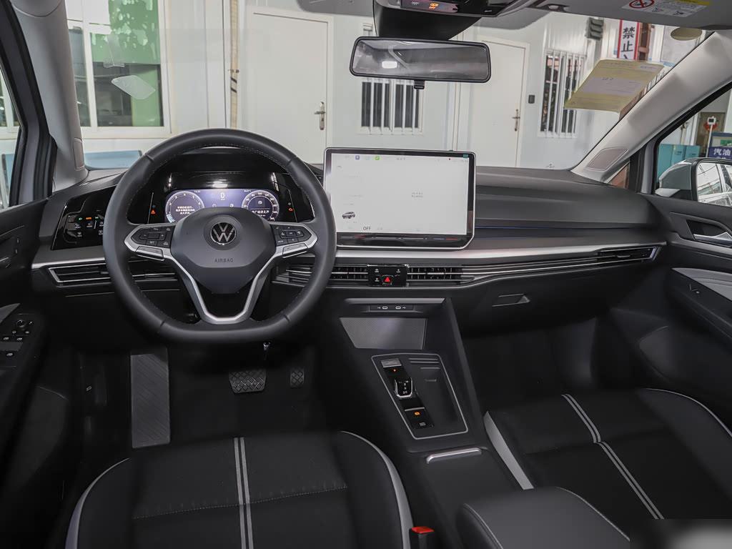 Volkswagen Golf 300TSI Pro, фото 14