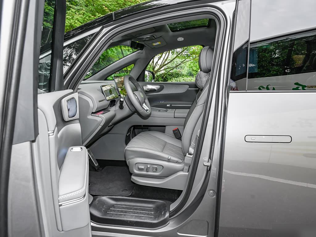 Leapmotor D99 EV 700 Flagship, фото 18