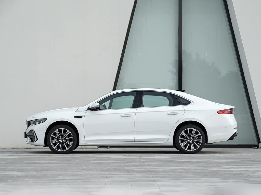 Geely Preface i-HEV Hybrid, фото 5