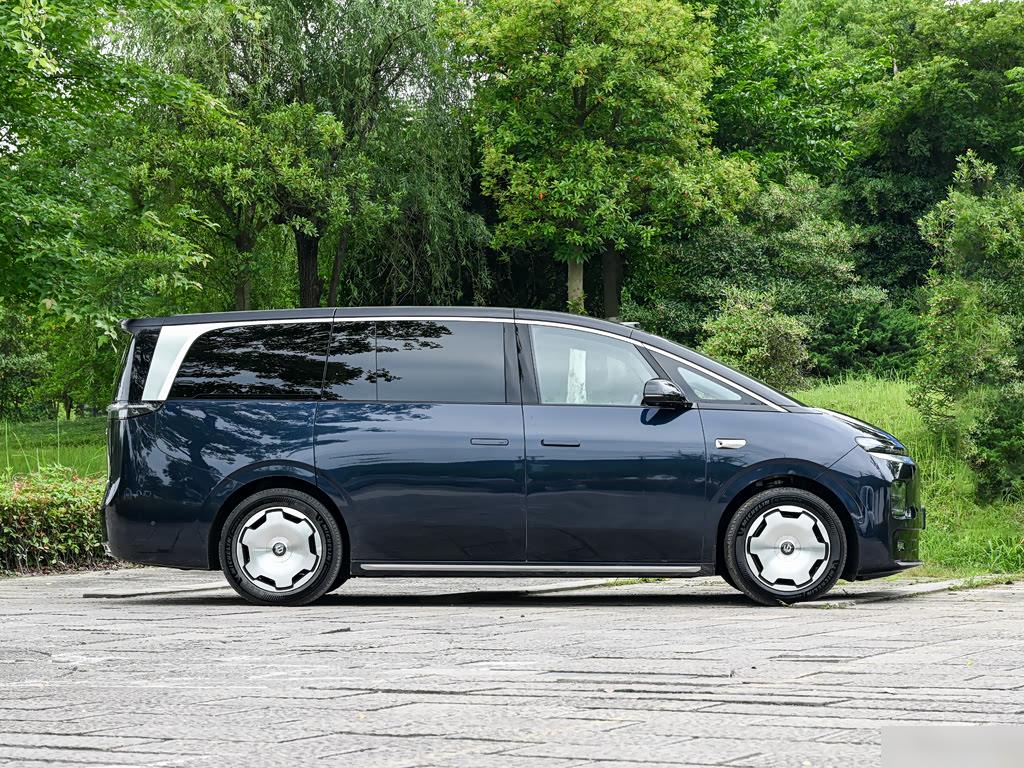Leapmotor D99 EV 700 Flagship, фото 9