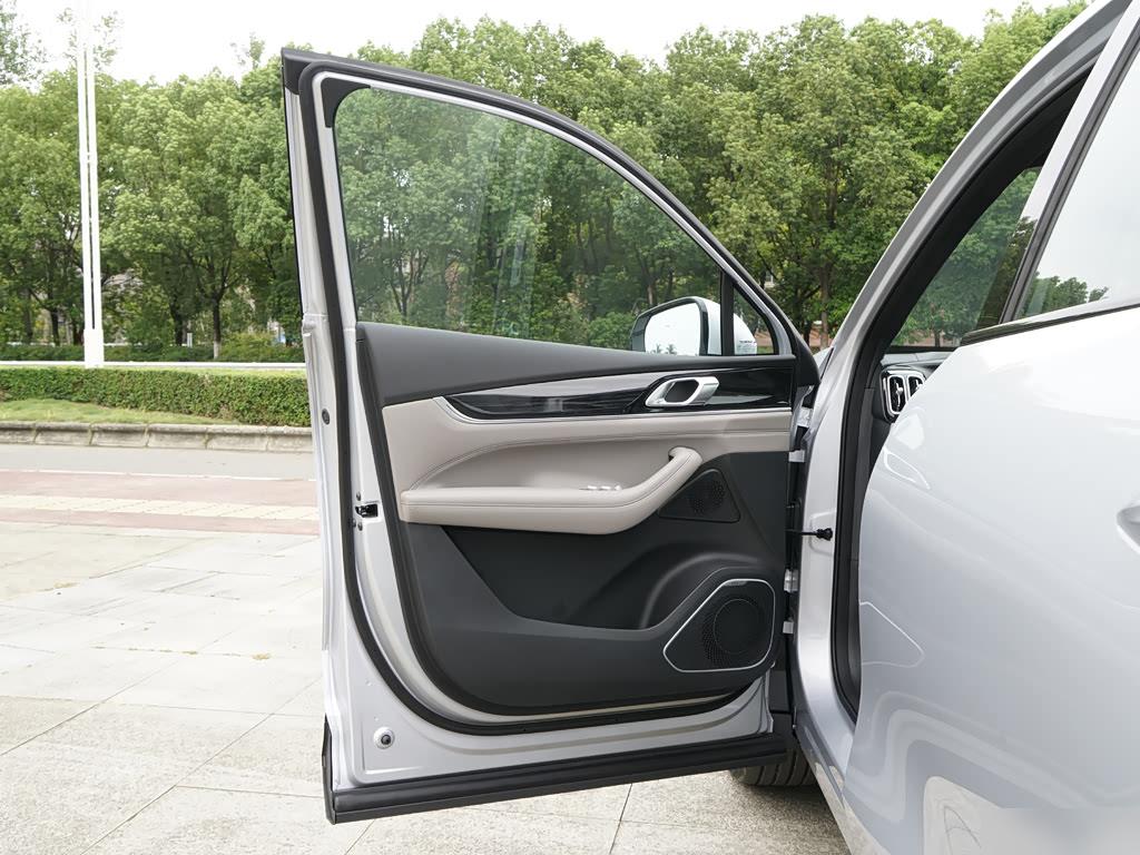 Geely Atlas 1.5TD i-HEV, фото 20
