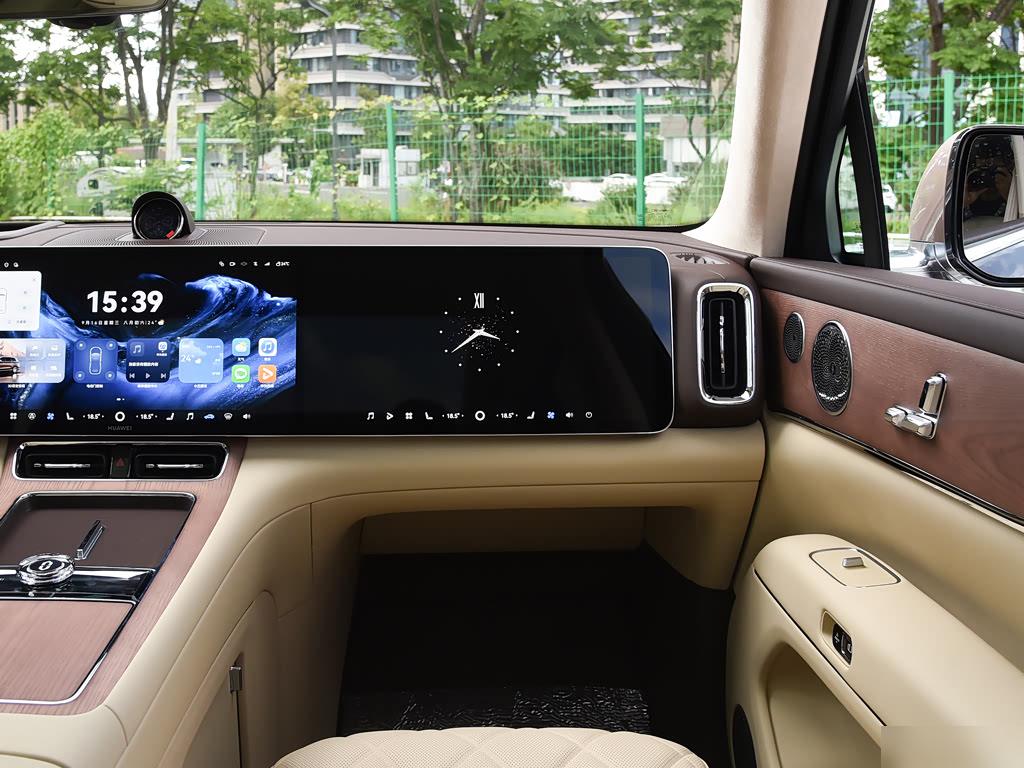 AITO M9 EV Ultra 6-seat, фото 13