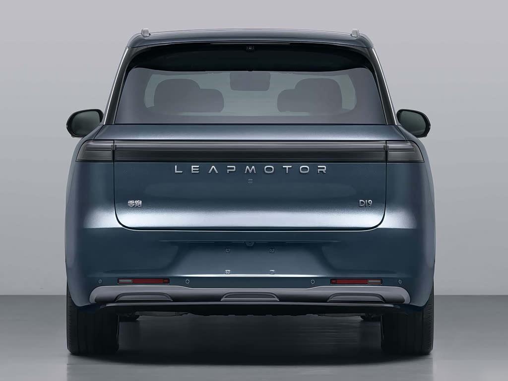 Leapmotor D19 EV 680 Tri-motor Performance 6-seat, фото 3