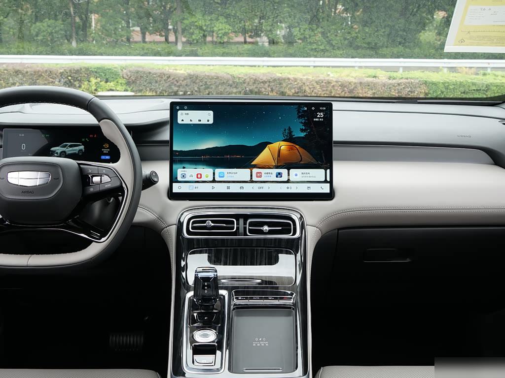 Geely Atlas 1.5TD i-HEV, фото 12