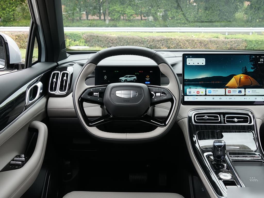 Geely Atlas 1.5TD i-HEV, фото 11