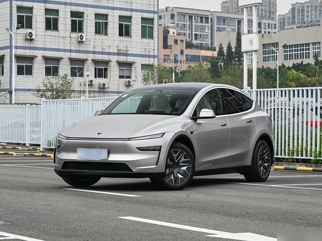 Tesla Model Y L Long Range AWD