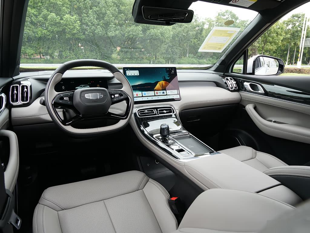 Geely Atlas 1.5TD i-HEV, фото 14
