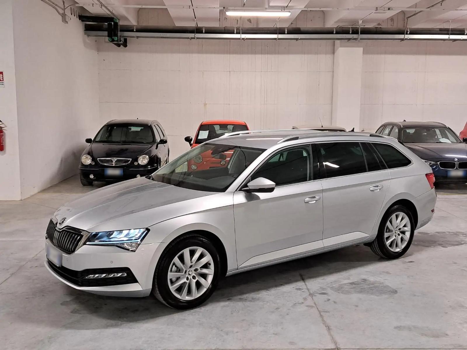 Skoda Superb 2000 TDI EVO SCR Executive Wagon DSG, фото 2