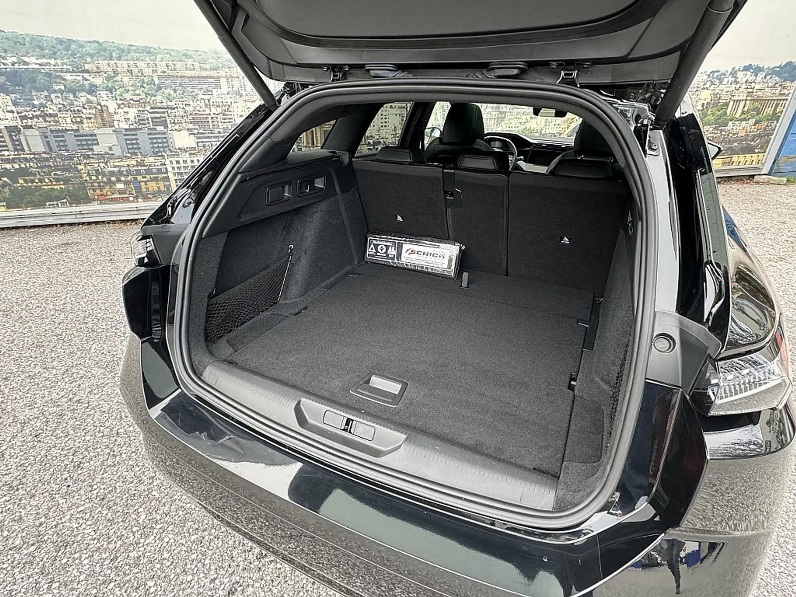 Peugeot 308 SW BlueHDi 130 EAT8 GT, фото 5