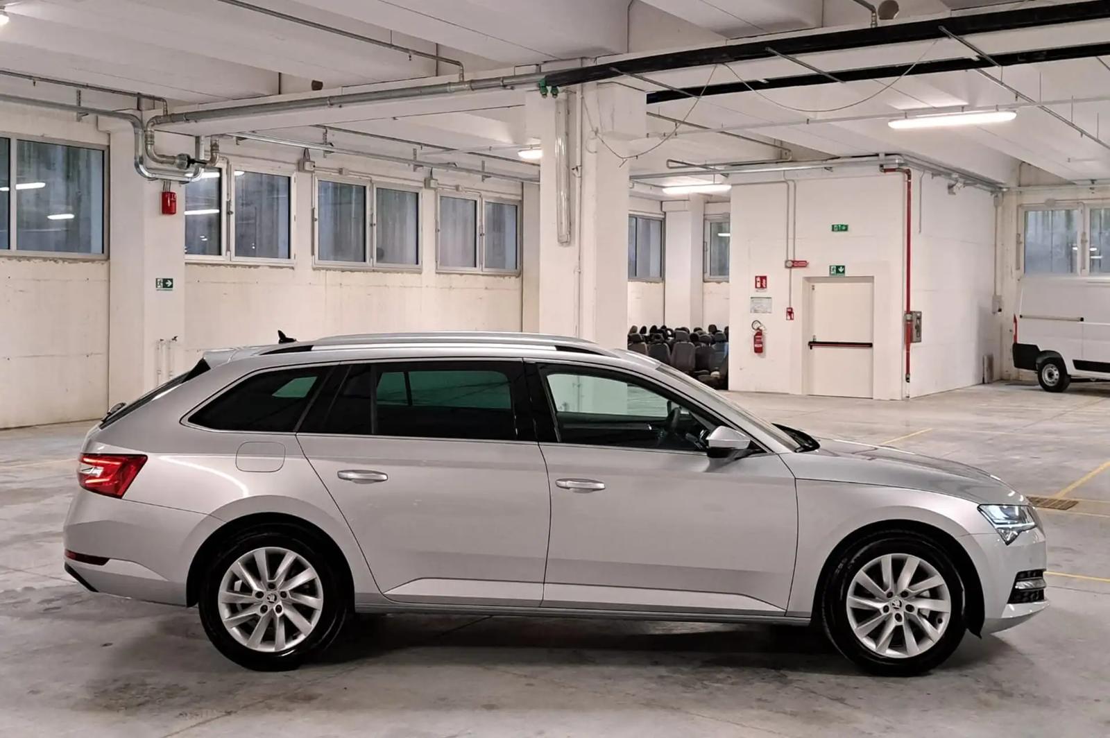 Skoda Superb 2000 TDI EVO SCR Executive Wagon DSG, фото 15