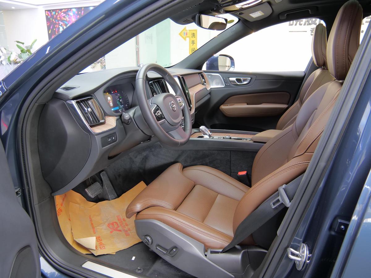 Volvo XC60 PHEV T8 AWD Long Range Luxury, фото 7