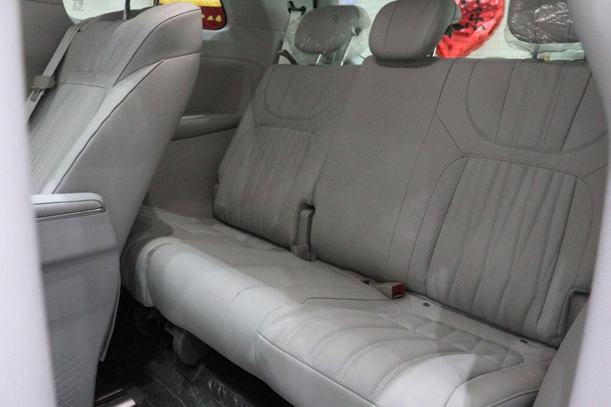 Roewe iMAX8 400TGI, фото 8