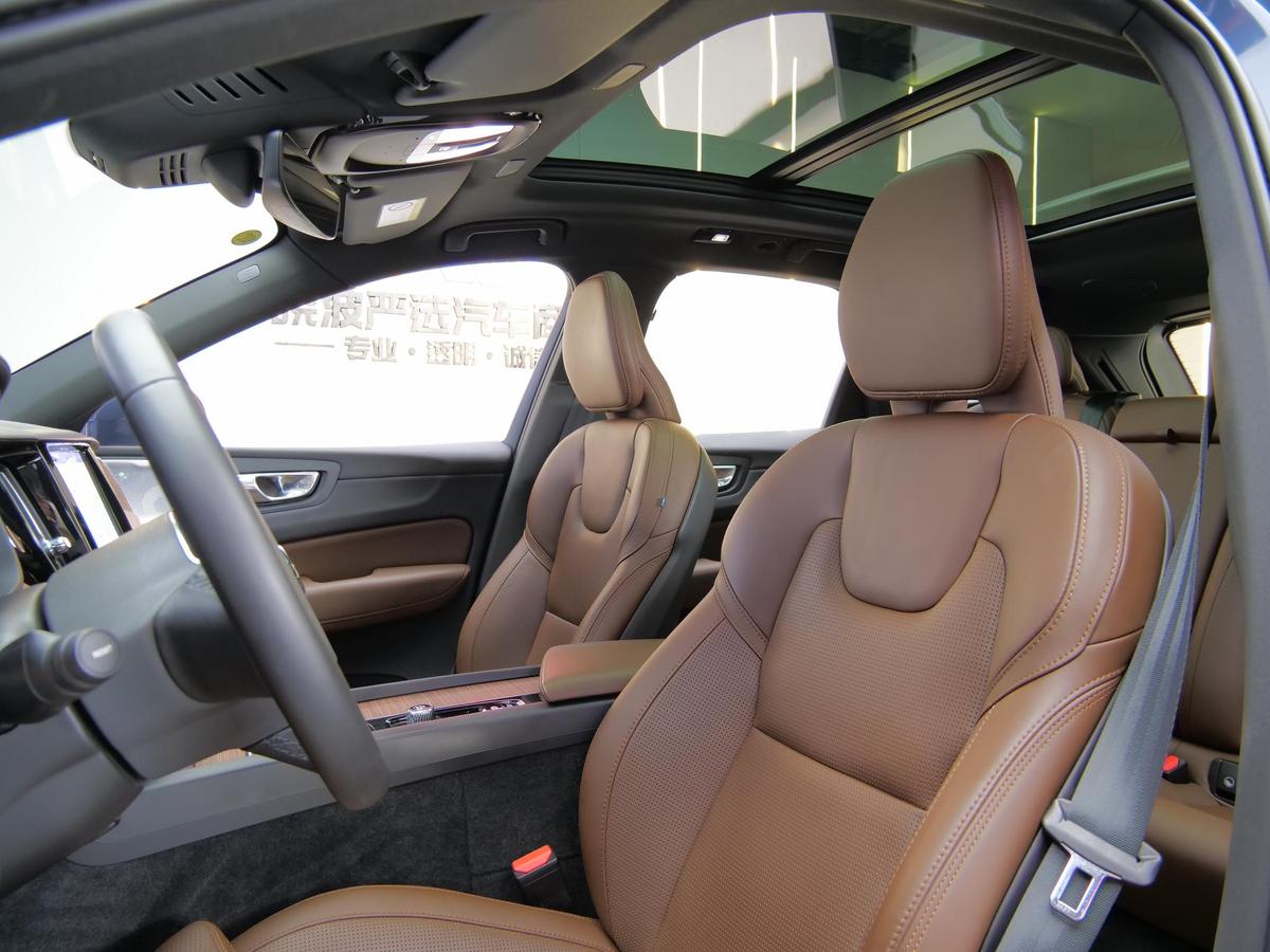 Volvo XC60 PHEV T8 AWD Long Range Luxury, фото 10
