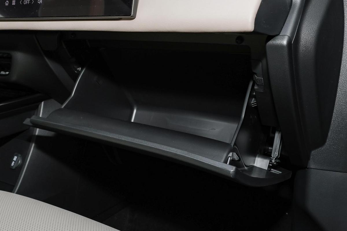 Mazda EZ-60 EREV 200 Air, фото 15