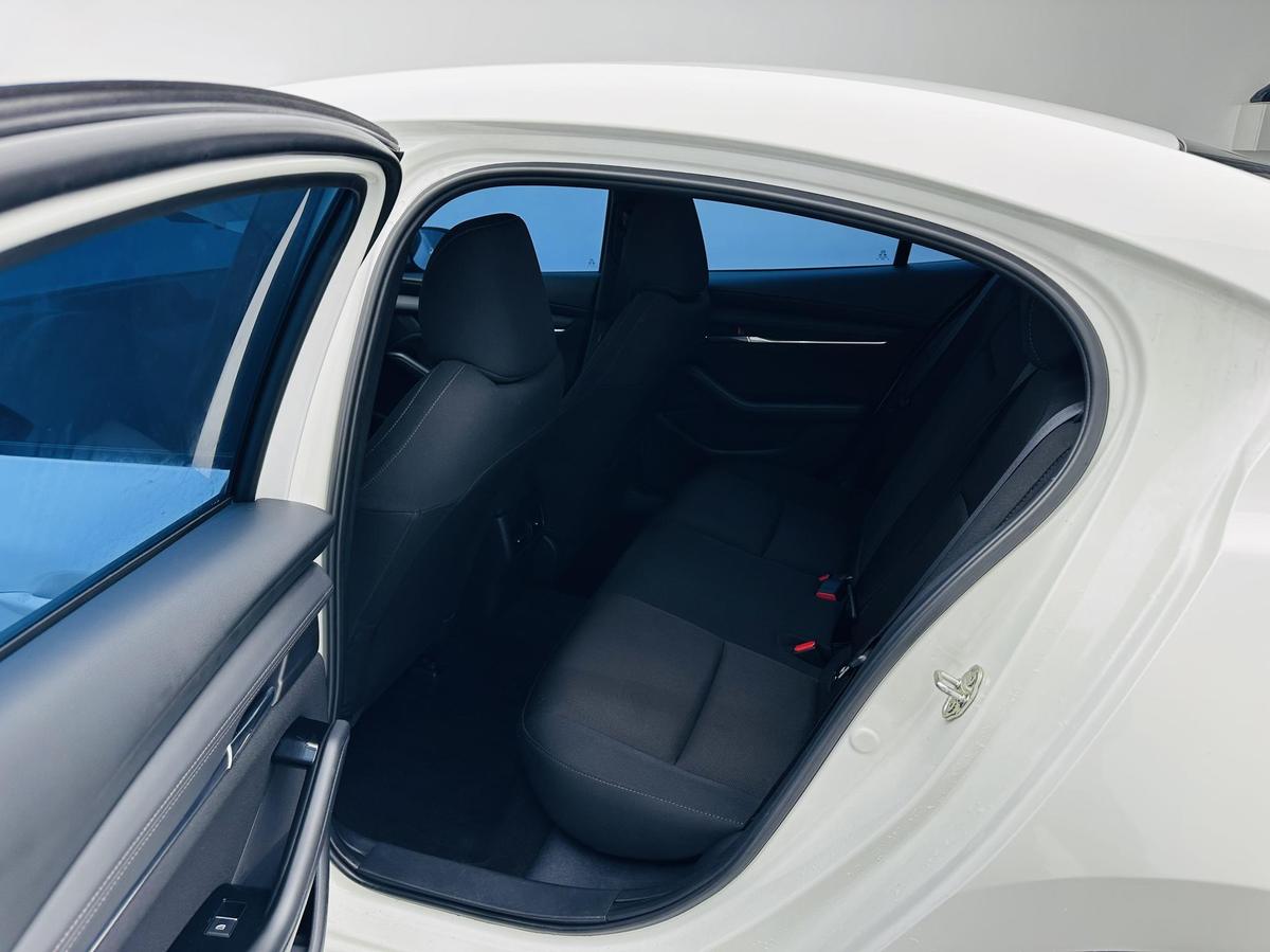 Mazda 3 Axela 2.0L AT, фото 13