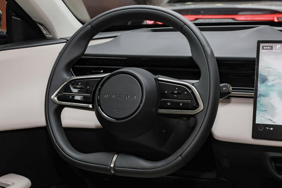 Mazda EZ-60 EREV 200 Air, фото 6