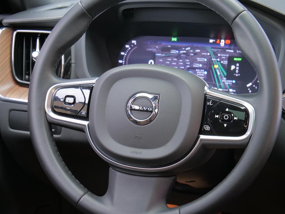 Volvo XC60 PHEV T8 AWD Long Range Luxury, фото 13