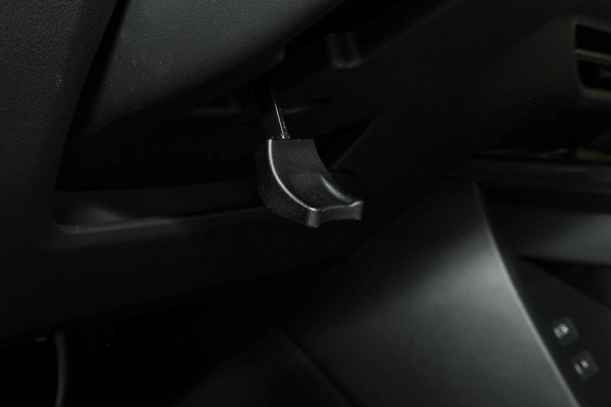 Mazda EZ-60 EREV 200 Air, фото 10