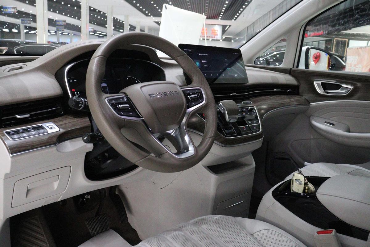 Roewe iMAX8 400TGI, фото 3